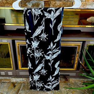 Floral print black and white long skirt.